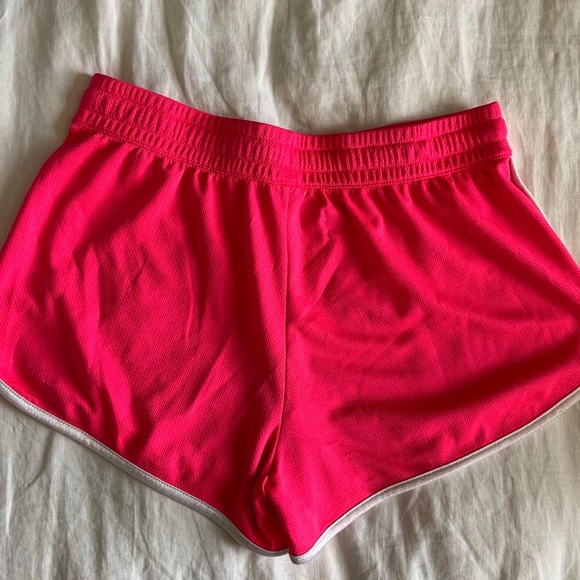 Underarmour hot pink short shorts - Picture 4 of 6